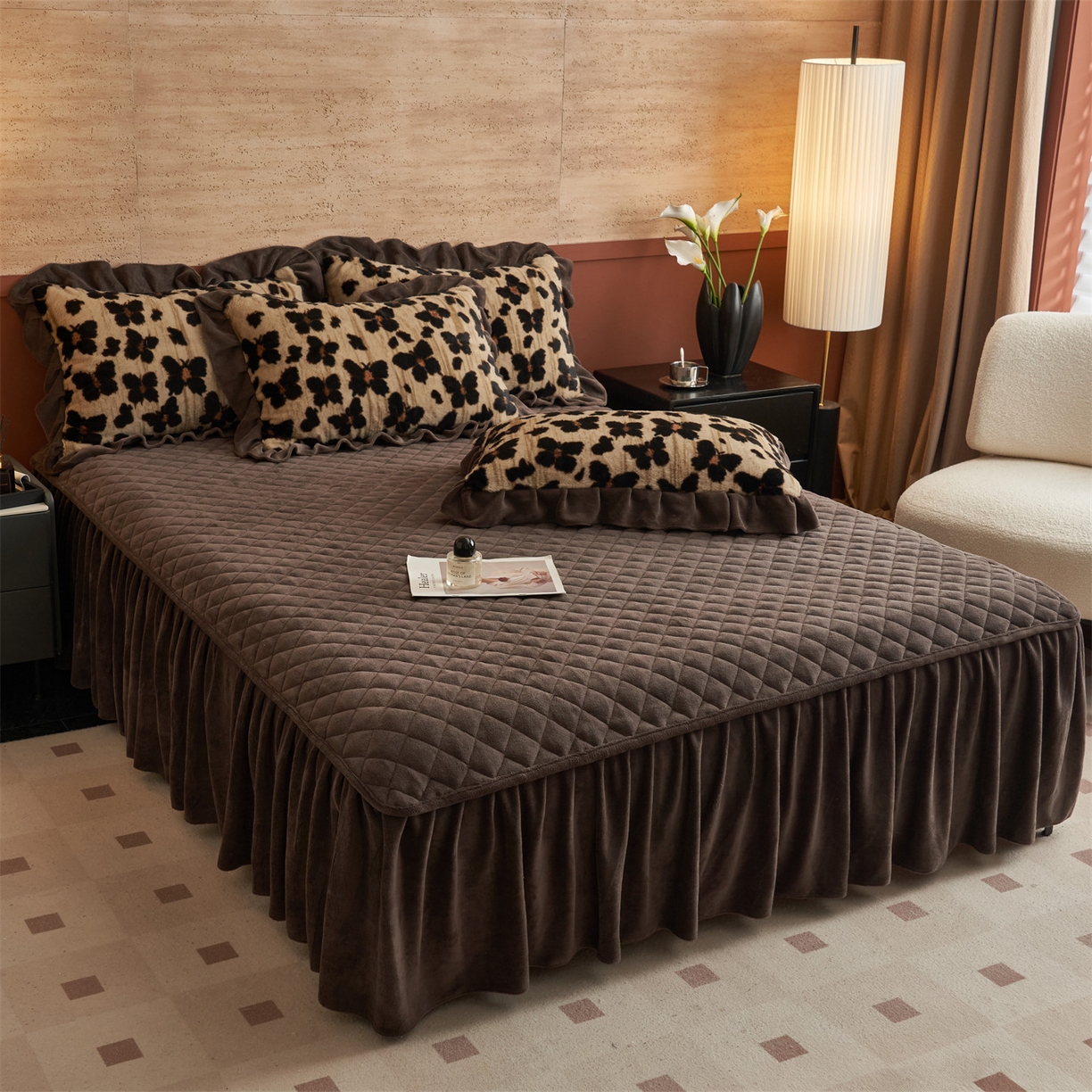 91家纺网 家纺一手货源 找家纺 金鹰 2025新款A类兔毛绒夹棉床裙四件套加厚牛奶绒四件套 梦幻蝴蝶-驼