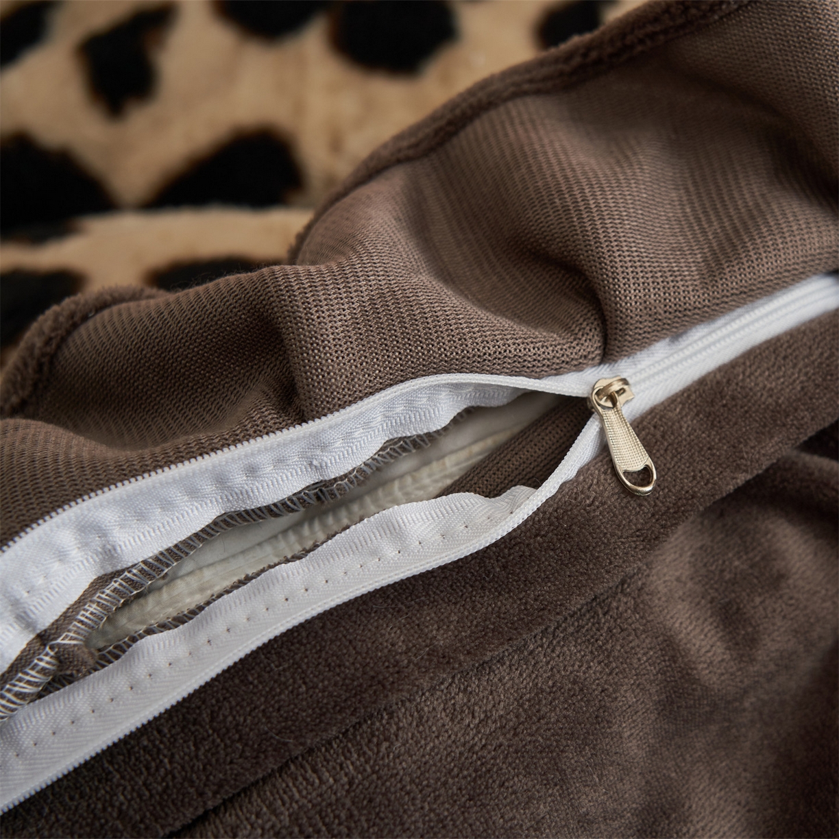 91家纺网 家纺一手货源 找家纺 金鹰 2025新款A类兔毛绒夹棉床裙四件套加厚牛奶绒四件套 梦幻蝴蝶-驼