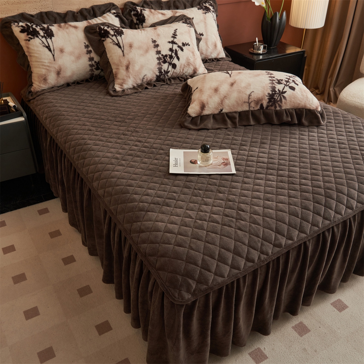 91家纺网 家纺一手货源 找家纺 金鹰 2025新款A类兔毛绒夹棉床裙四件套加厚牛奶绒四件套 舒香玉影