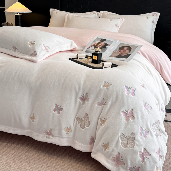 91家纺网 家纺一手货源 找家纺 （总）逸尚阁 2025新款高克重牛奶绒刺绣四件套-绒蝶恋系列