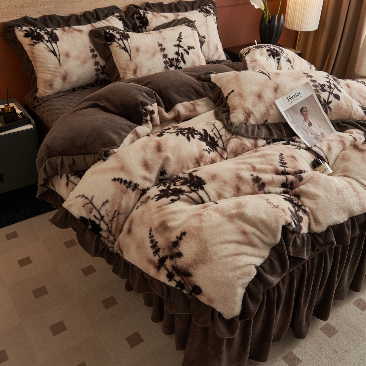 91家纺网 家纺一手货源 找家纺 金鹰 2025新款A类兔毛绒夹棉床裙四件套加厚牛奶绒四件套 舒香玉影