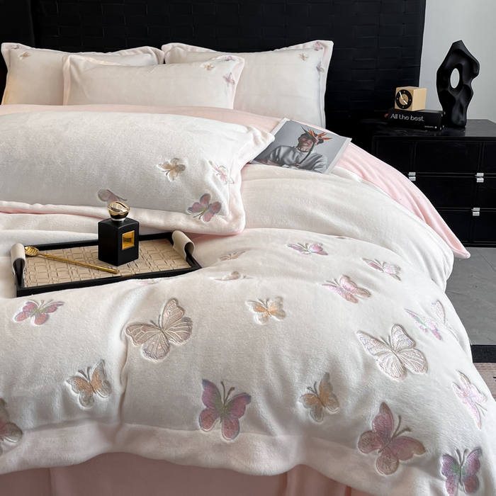 91家纺网 家纺一手货源 找家纺 （总）逸尚阁 2025新款高克重牛奶绒刺绣四件套-绒蝶恋系列