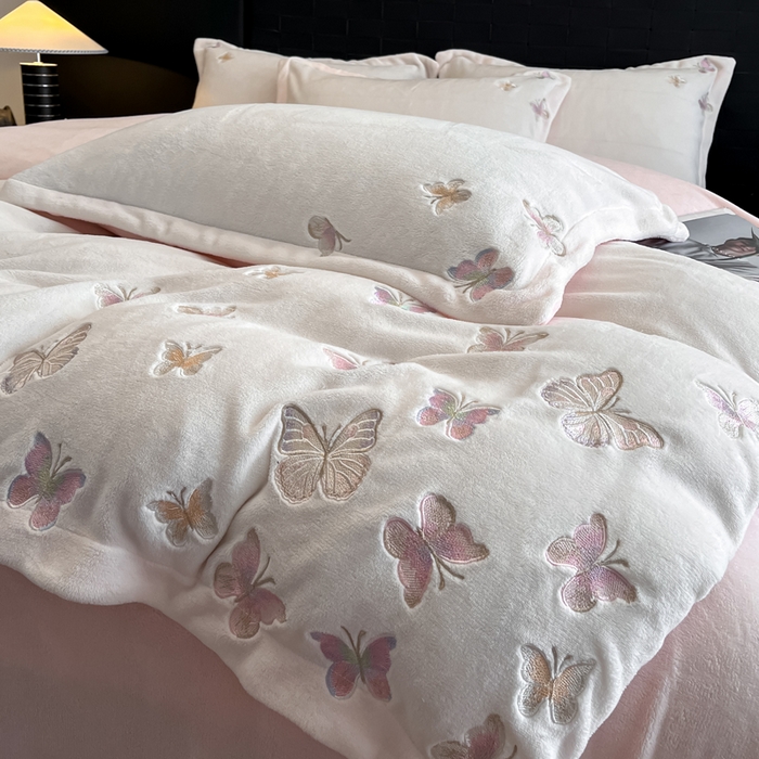 91家纺网 家纺一手货源 找家纺 （总）逸尚阁 2025新款高克重牛奶绒刺绣四件套-绒蝶恋系列