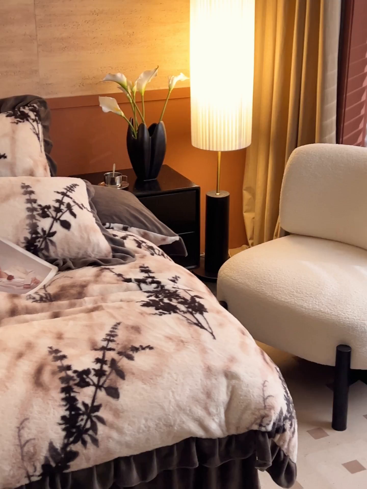 91家纺网 家纺一手货源 找家纺 金鹰 2025新款A类兔毛绒夹棉床裙四件套加厚牛奶绒四件套 舒香玉影