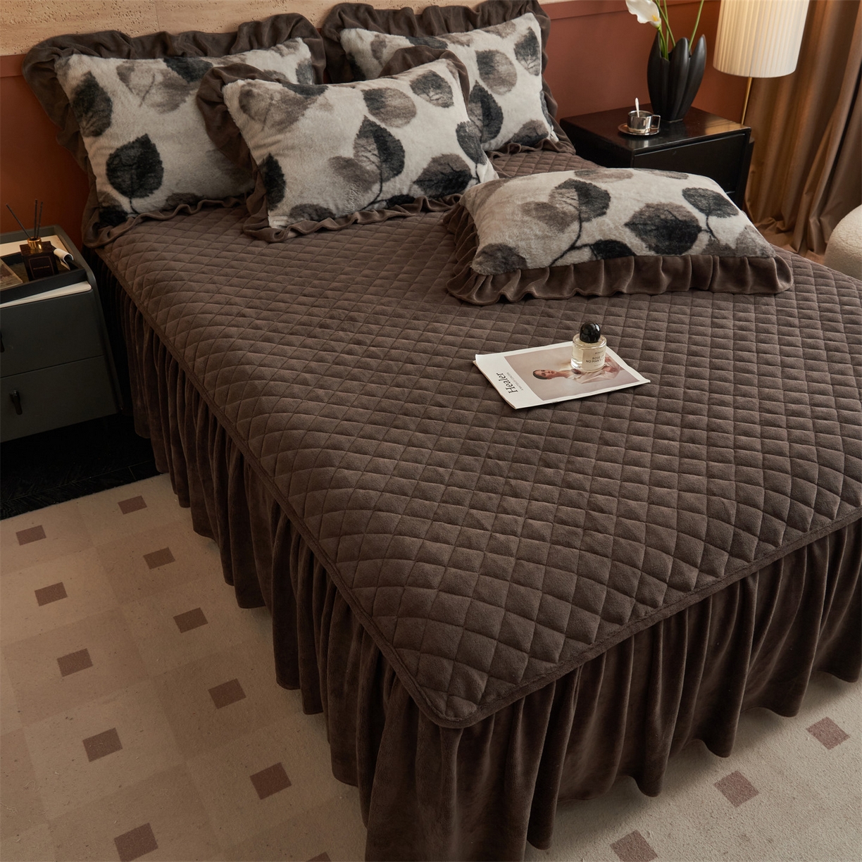 91家纺网 家纺一手货源 找家纺 金鹰 2025新款A类兔毛绒夹棉床裙四件套加厚牛奶绒四件套 叶叶深情-灰