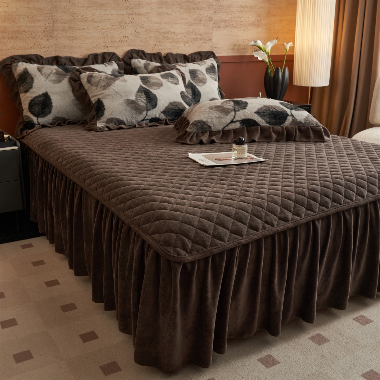 91家纺网 家纺一手货源 找家纺 金鹰 2025新款A类兔毛绒夹棉床裙四件套加厚牛奶绒四件套 叶叶深情-灰