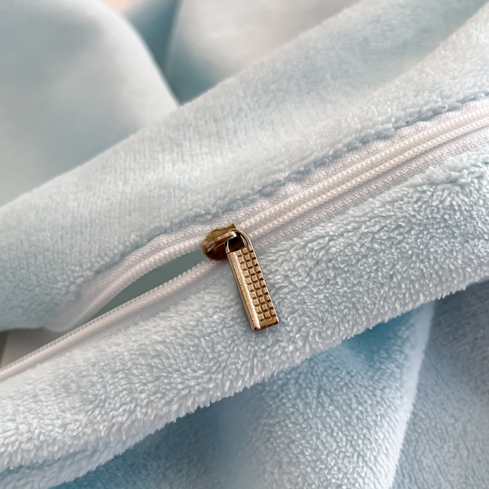 91家纺网 家纺一手货源 找家纺 逸尚阁 2025新款高克重牛奶绒刺绣四件套-绒蝶恋系列 绒蝶恋-白蓝