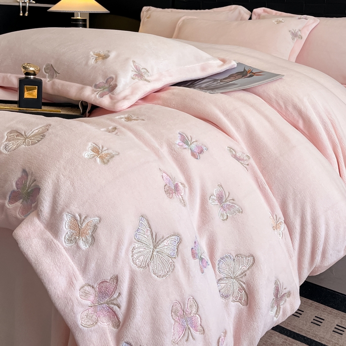 逸尚阁 2025新款高克重牛奶绒刺绣四件套-绒蝶恋系列 绒蝶恋-粉玉