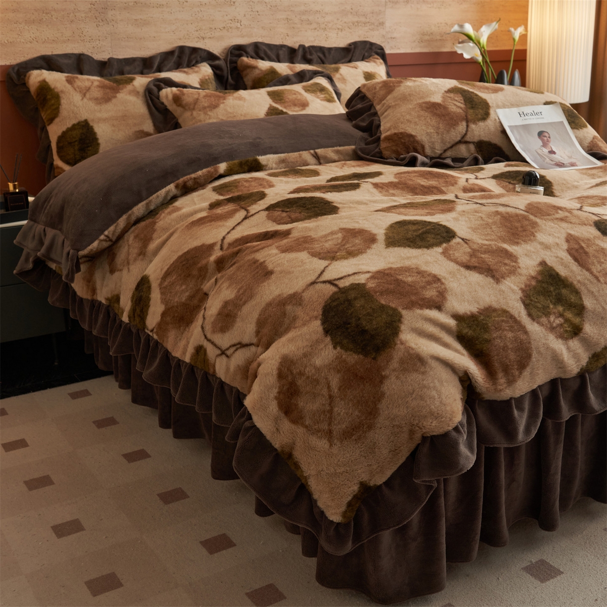 91家纺网 家纺一手货源 找家纺 金鹰 2025新款A类兔毛绒夹棉床裙四件套加厚牛奶绒四件套 叶叶深情-驼