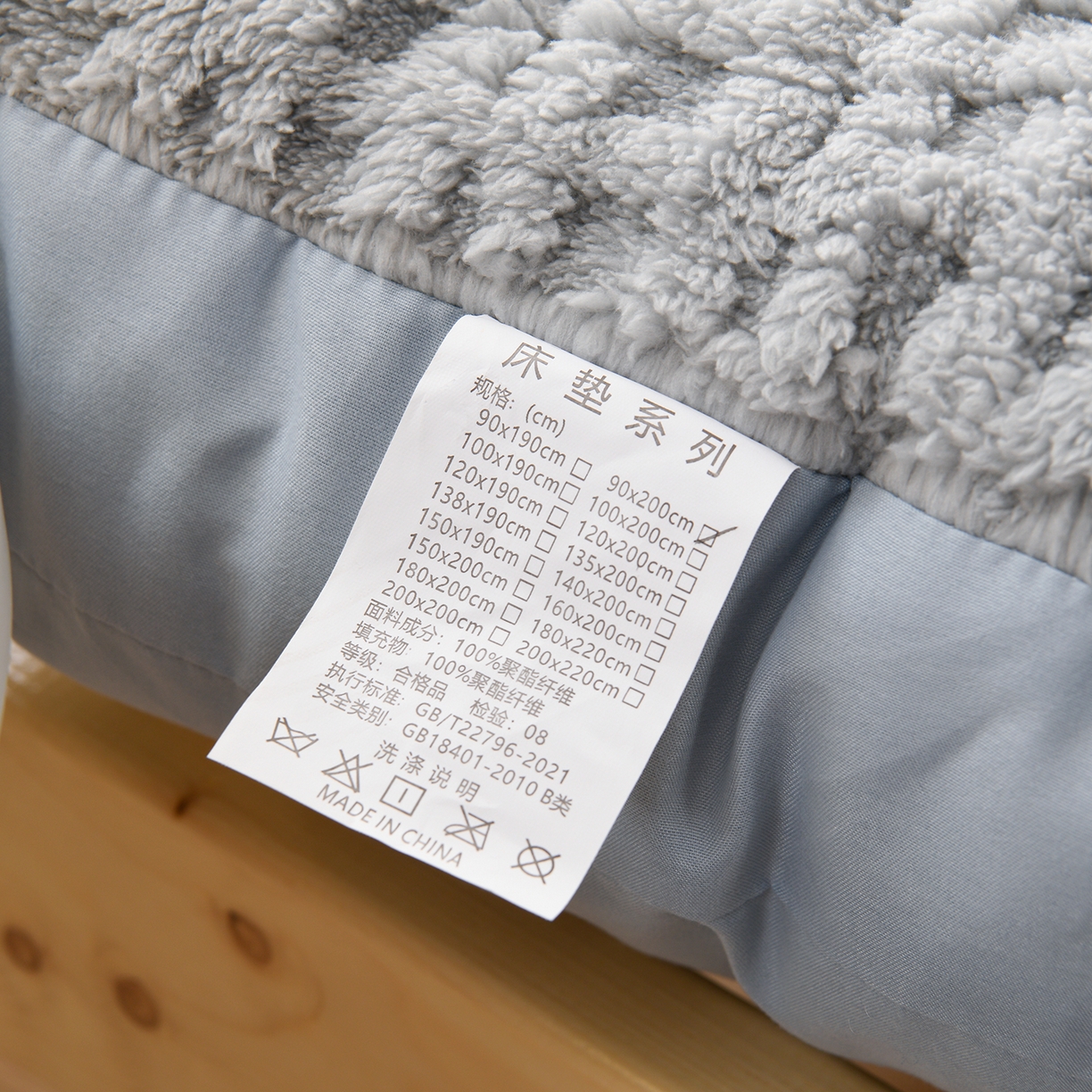 91家纺网 家纺一手货源 找家纺 小叮当家纺仓储工厂店 2025新款A类提花牛奶绒塔芙绒单床垫床垫单品跨境-方格 学生床 方格烟灰