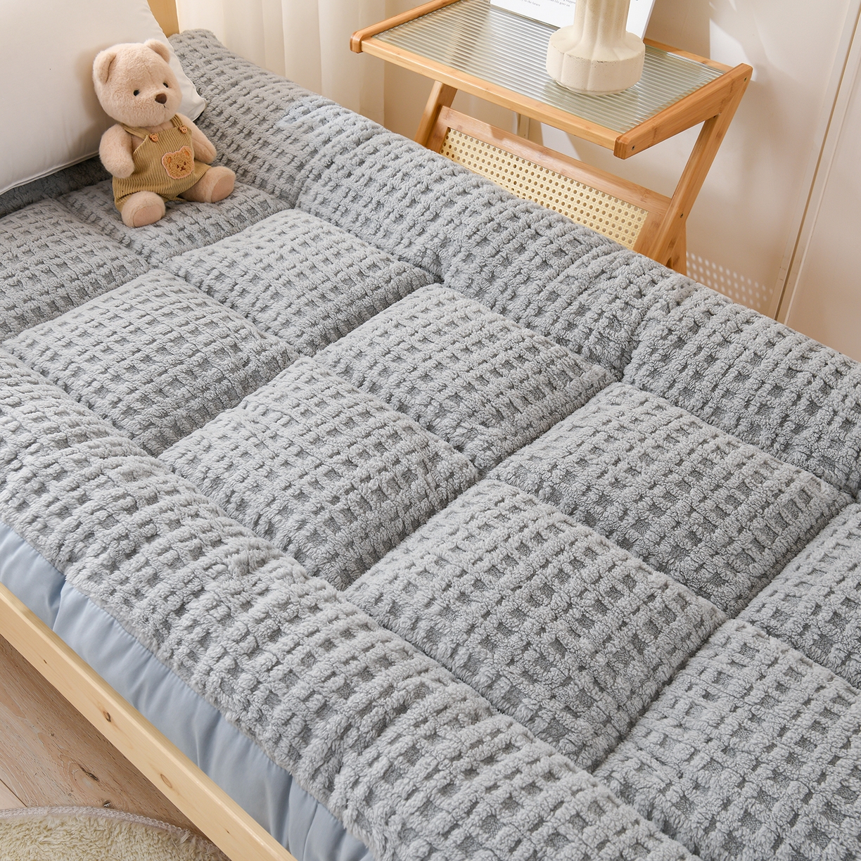 91家纺网 家纺一手货源 找家纺 小叮当家纺仓储工厂店 2025新款A类提花牛奶绒塔芙绒单床垫床垫单品跨境-方格 学生床 方格烟灰