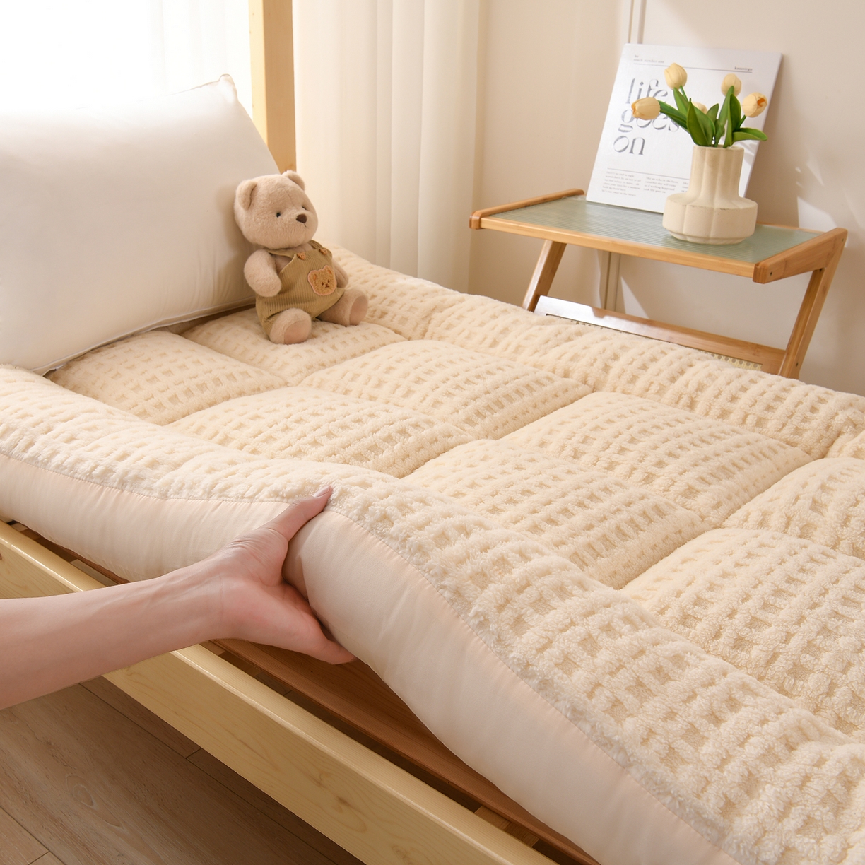 91家纺网 家纺一手货源 找家纺 （总）小叮当家纺仓储工厂店 2025新款A类提花牛奶绒塔芙绒单床垫床垫单品跨境-方格 学生床