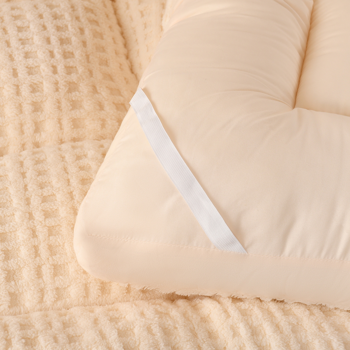 91家纺网 家纺一手货源 找家纺 （总）小叮当家纺仓储工厂店 2025新款A类提花牛奶绒塔芙绒单床垫床垫单品跨境-方格 学生床