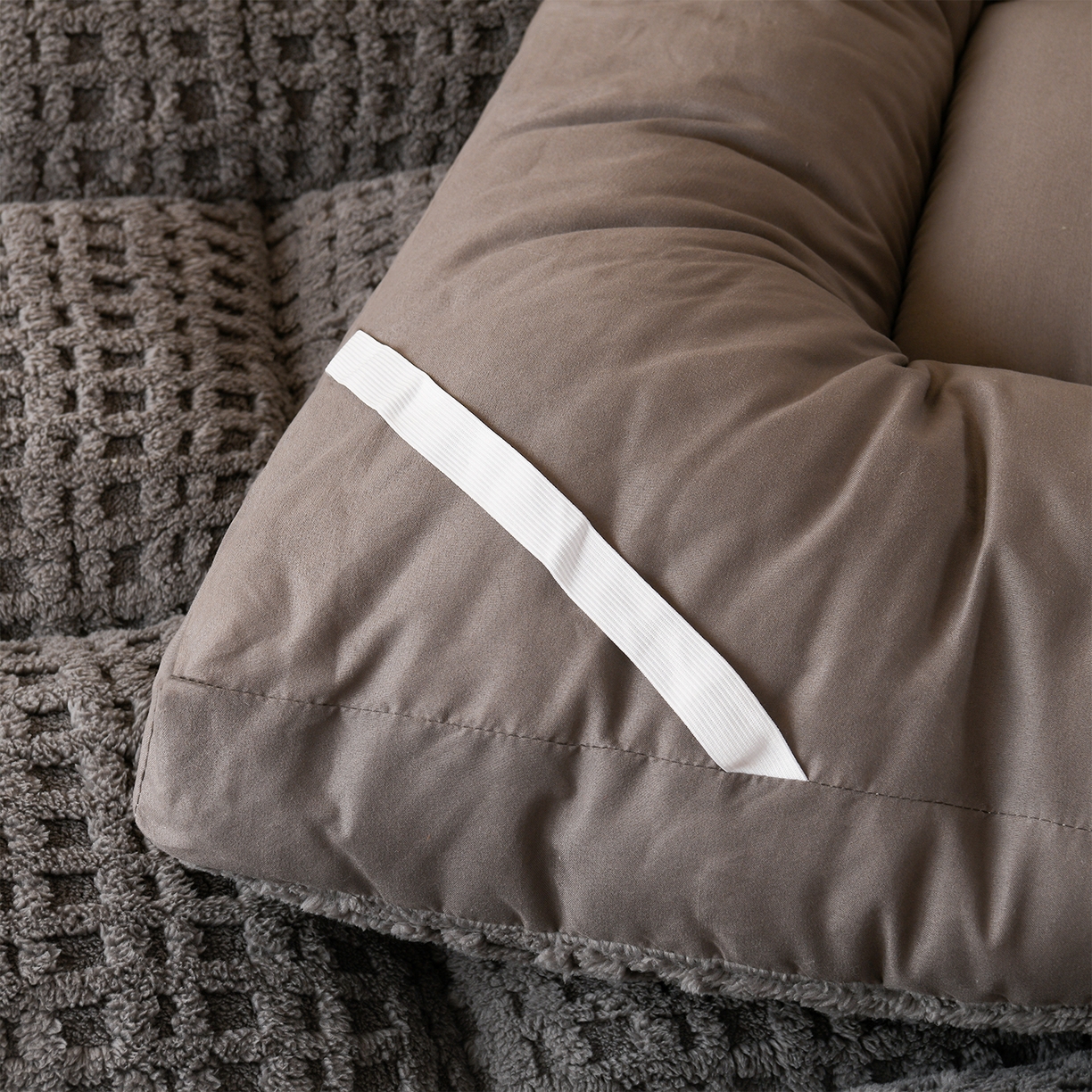 91家纺网 家纺一手货源 找家纺 小叮当家纺仓储工厂店 2025新款A类提花牛奶绒塔芙绒单床垫床垫单品跨境-方格 学生床 方格深灰