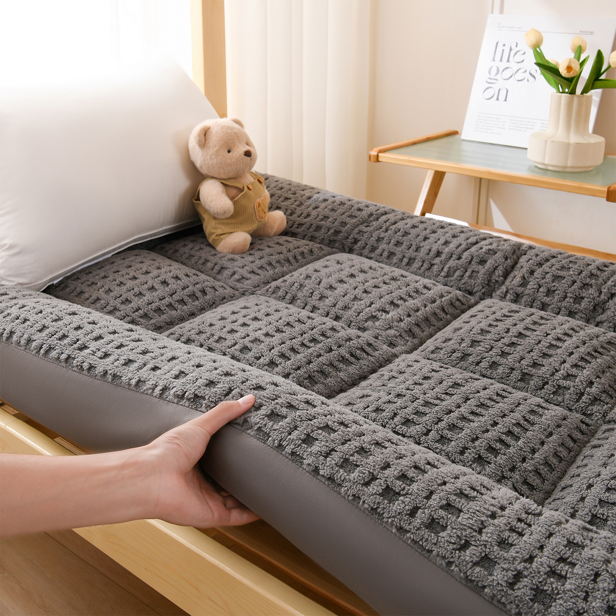 91家纺网 家纺一手货源 找家纺 小叮当家纺仓储工厂店 2025新款A类提花牛奶绒塔芙绒单床垫床垫单品跨境-方格 学生床 方格深灰