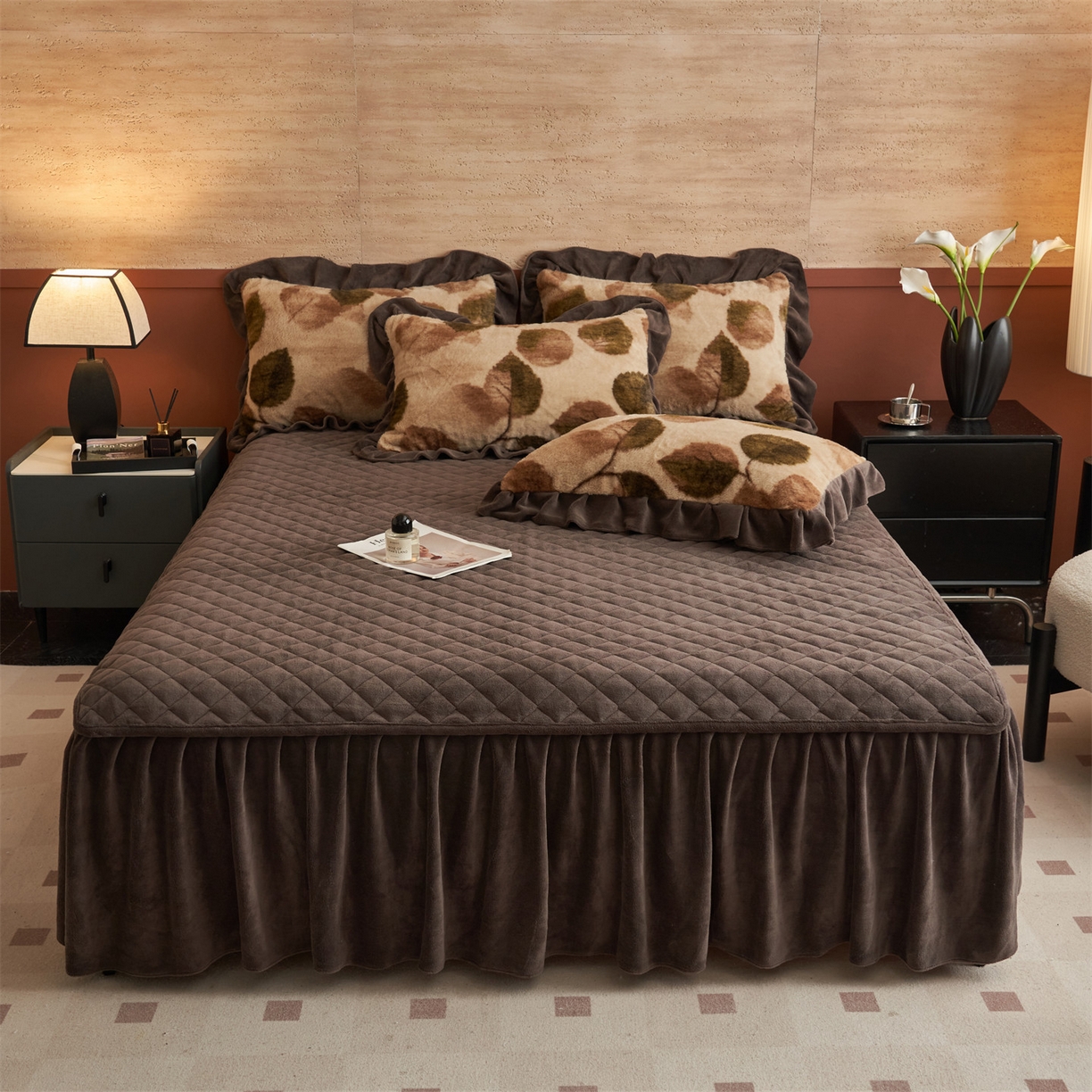 91家纺网 家纺一手货源 找家纺 金鹰 2025新款A类兔毛绒夹棉床裙四件套加厚牛奶绒四件套 叶叶深情-驼