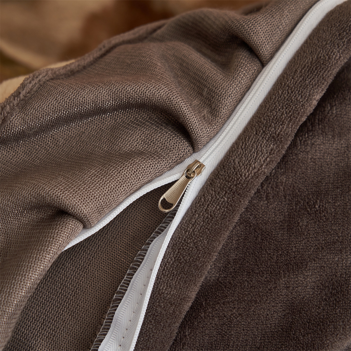 91家纺网 家纺一手货源 找家纺 金鹰 2025新款A类兔毛绒夹棉床裙四件套加厚牛奶绒四件套 叶叶深情-驼