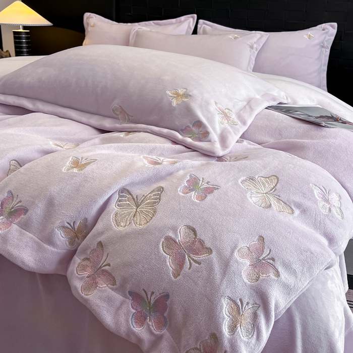 91家纺网 家纺一手货源 找家纺 逸尚阁 2025新款高克重牛奶绒刺绣四件套-绒蝶恋系列 绒蝶恋-迷幻紫