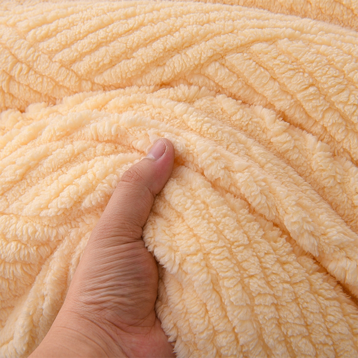 91家纺网 家纺一手货源 找家纺 小叮当家纺仓储工厂店 2025新款亲肤舒适提花双面绒冬被被子被芯-双面绒 双面绒米黄