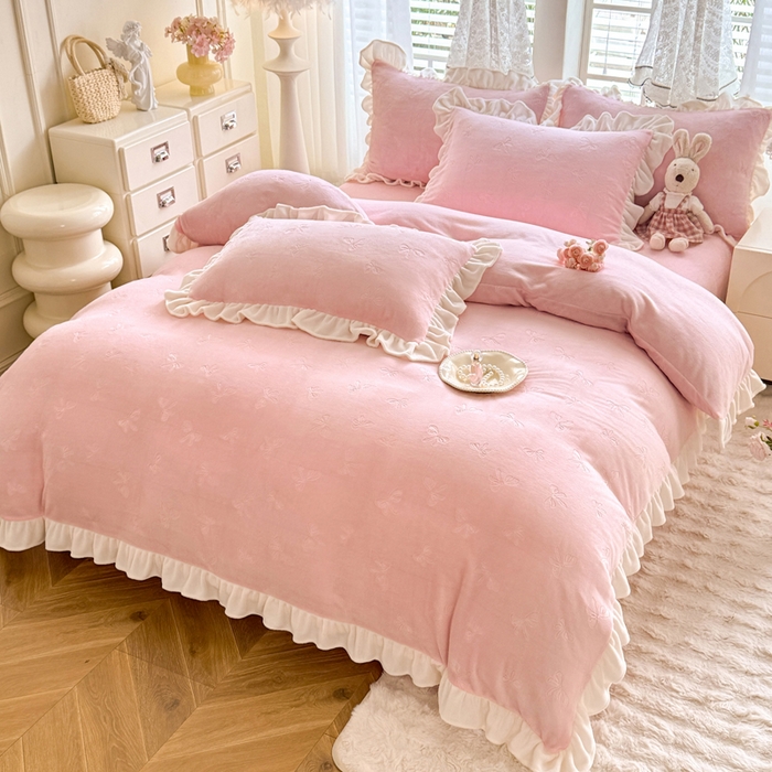 91家纺网 家纺一手货源 找家纺 （总）逸尚阁 2025新款立体雕花牛奶绒花边四件套-蝴蝶结系列