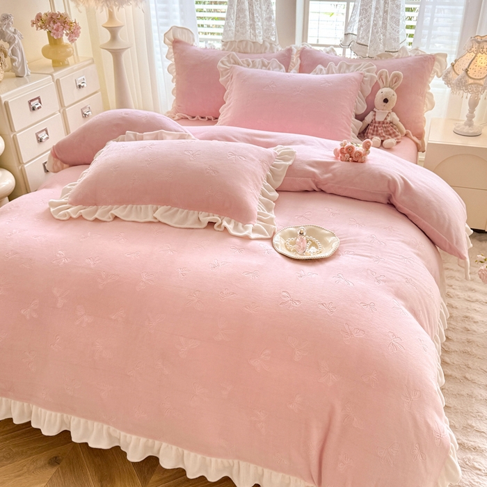 91家纺网 家纺一手货源 找家纺 （总）逸尚阁 2025新款立体雕花牛奶绒花边四件套-蝴蝶结系列