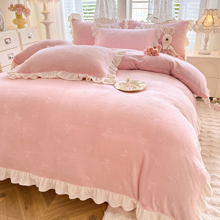 91家纺网 家纺一手货源 找家纺 （总）逸尚阁 2025新款立体雕花牛奶绒花边四件套-蝴蝶结系列