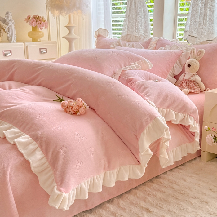 91家纺网 家纺一手货源 找家纺 （总）逸尚阁 2025新款立体雕花牛奶绒花边四件套-蝴蝶结系列