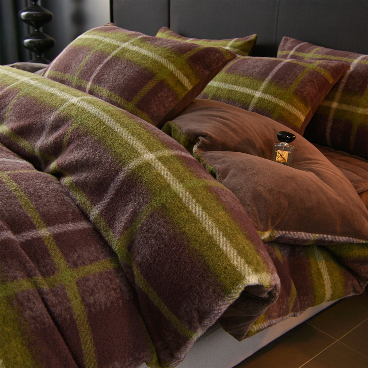 91家纺网 家纺一手货源 找家纺 金鹰 2025新款仿羊绒夹棉印花床笠四件套加厚牛奶绒四件套 宝丽-绿