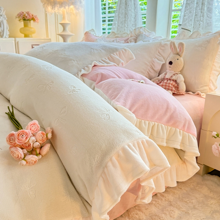 逸尚阁 2025新款立体雕花牛奶绒花边四件套-蝴蝶结系列 蝴蝶结- 白粉