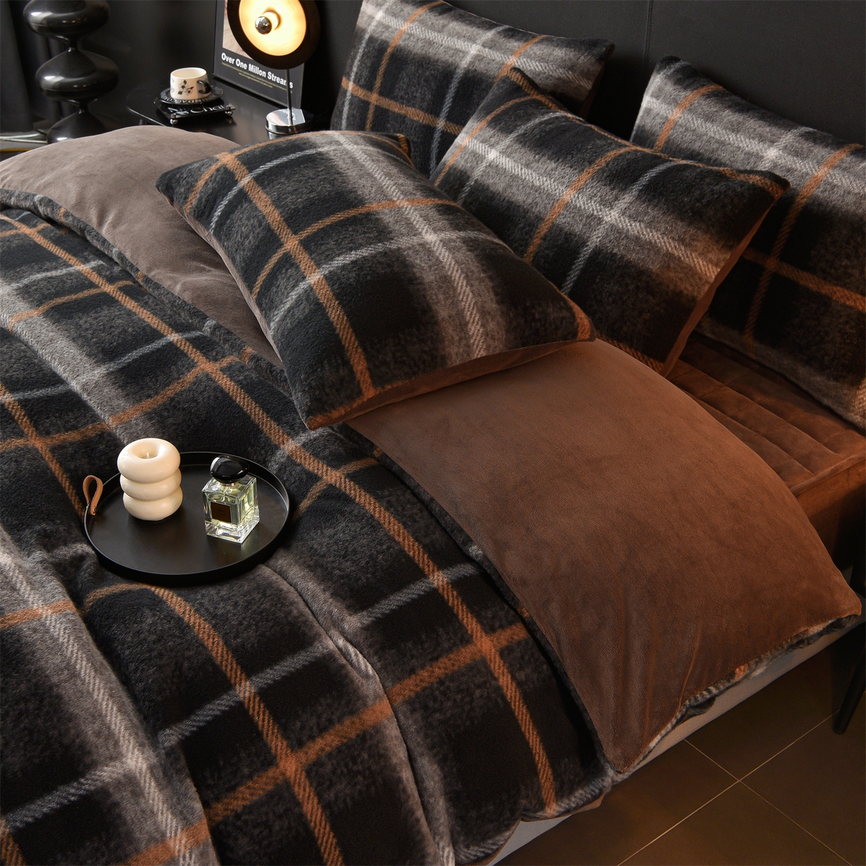 91家纺网 家纺一手货源 找家纺 金鹰 2025新款仿羊绒夹棉印花床笠四件套加厚牛奶绒四件套 宝丽-深灰