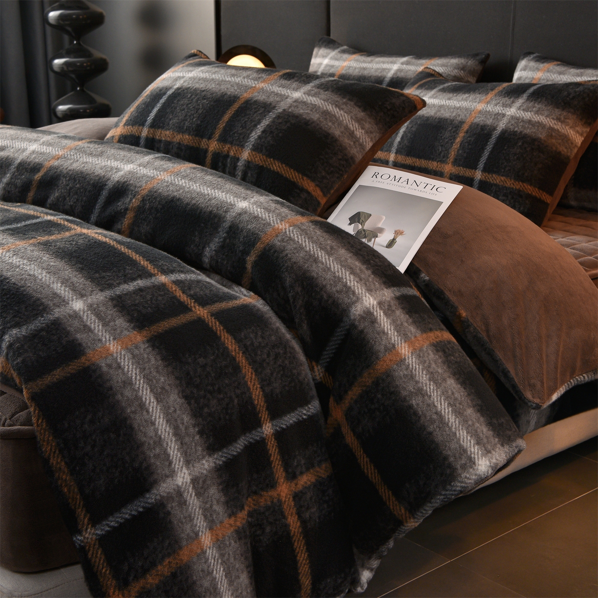 91家纺网 家纺一手货源 找家纺 金鹰 2025新款仿羊绒夹棉印花床笠四件套加厚牛奶绒四件套 宝丽-深灰