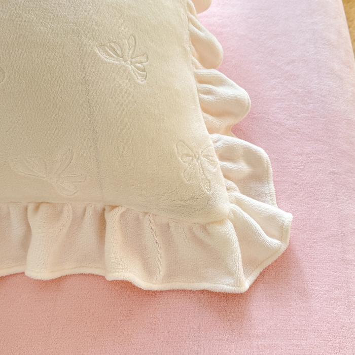 91家纺网 家纺一手货源 找家纺 逸尚阁 2025新款立体雕花牛奶绒花边四件套-蝴蝶结系列 蝴蝶结- 白粉