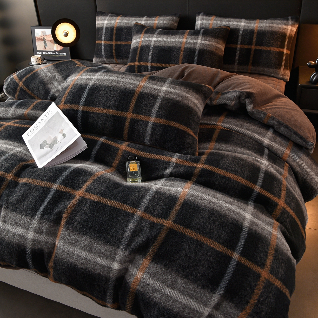 91家纺网 家纺一手货源 找家纺 金鹰 2025新款仿羊绒夹棉印花床笠四件套加厚牛奶绒四件套 宝丽-深灰