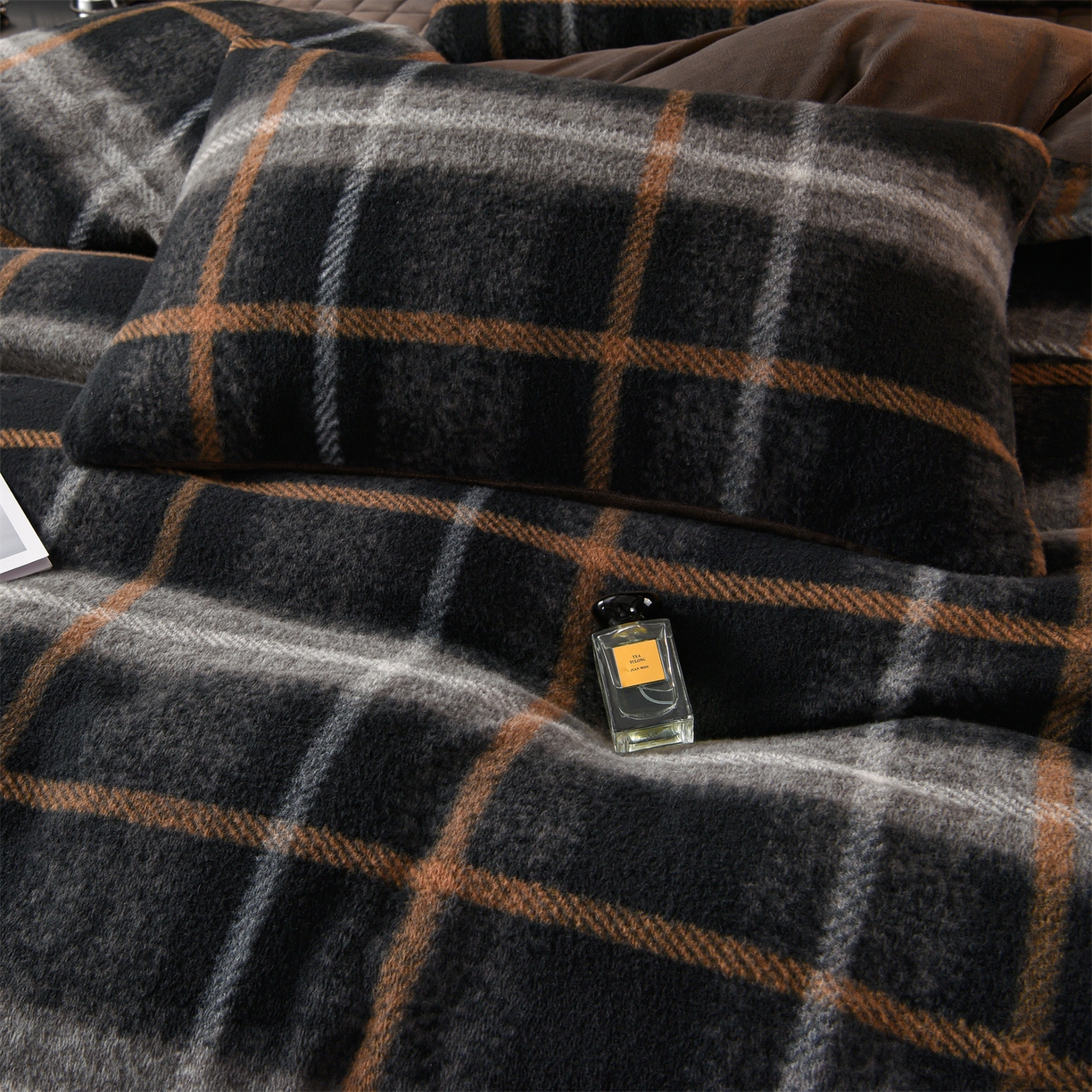 91家纺网 家纺一手货源 找家纺 金鹰 2025新款仿羊绒夹棉印花床笠四件套加厚牛奶绒四件套 宝丽-深灰