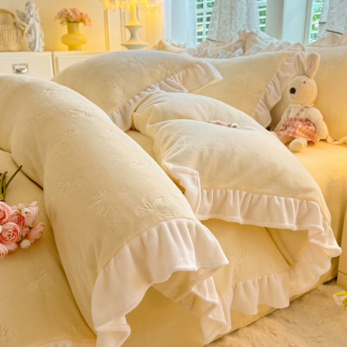 91家纺网 家纺一手货源 找家纺 逸尚阁 2025新款立体雕花牛奶绒花边四件套-蝴蝶结系列 蝴蝶结-淡黄