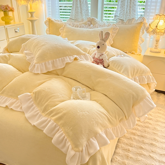 91家纺网 家纺一手货源 找家纺 逸尚阁 2025新款立体雕花牛奶绒花边四件套-蝴蝶结系列 蝴蝶结-淡黄