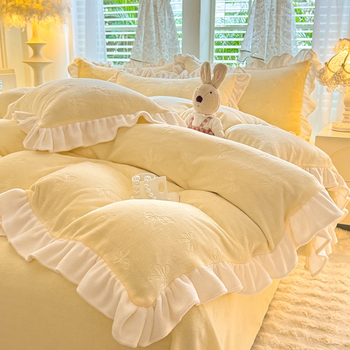 91家纺网 家纺一手货源 找家纺 逸尚阁 2025新款立体雕花牛奶绒花边四件套-蝴蝶结系列 蝴蝶结-淡黄