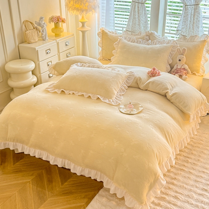 91家纺网 家纺一手货源 找家纺 逸尚阁 2025新款立体雕花牛奶绒花边四件套-蝴蝶结系列 蝴蝶结-淡黄