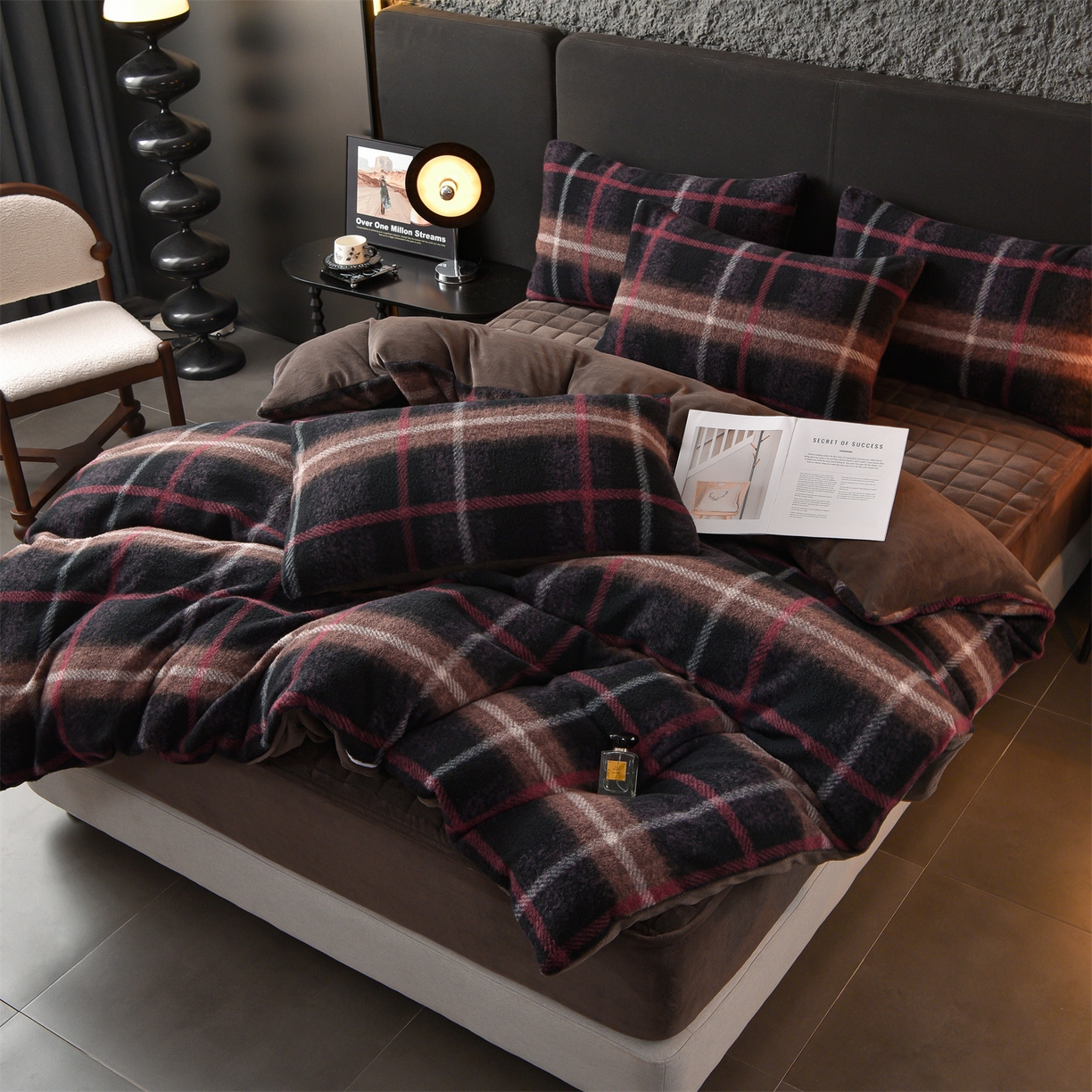 91家纺网 家纺一手货源 找家纺 金鹰 2025新款仿羊绒夹棉印花床笠四件套加厚牛奶绒四件套 宝丽-棕