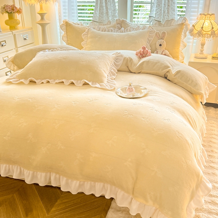 91家纺网 家纺一手货源 找家纺 逸尚阁 2025新款立体雕花牛奶绒花边四件套-蝴蝶结系列 蝴蝶结-淡黄