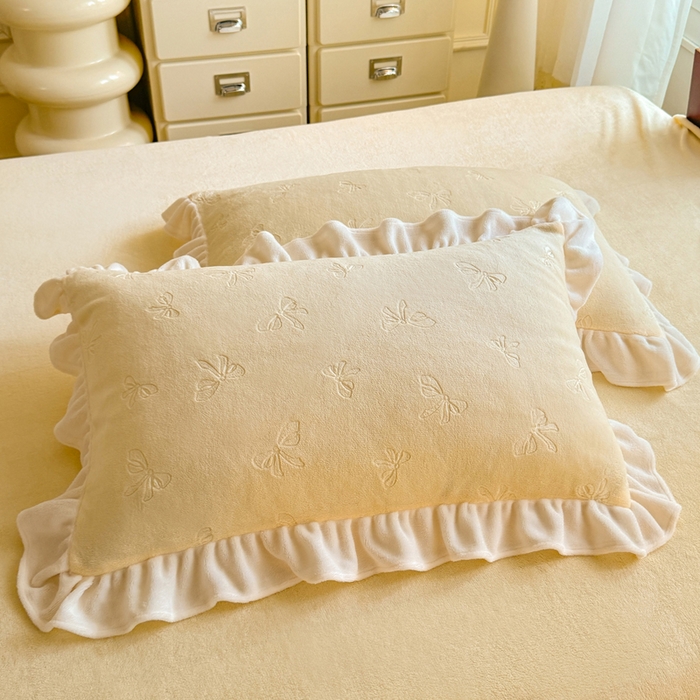 91家纺网 家纺一手货源 找家纺 逸尚阁 2025新款立体雕花牛奶绒花边四件套-蝴蝶结系列 蝴蝶结-淡黄