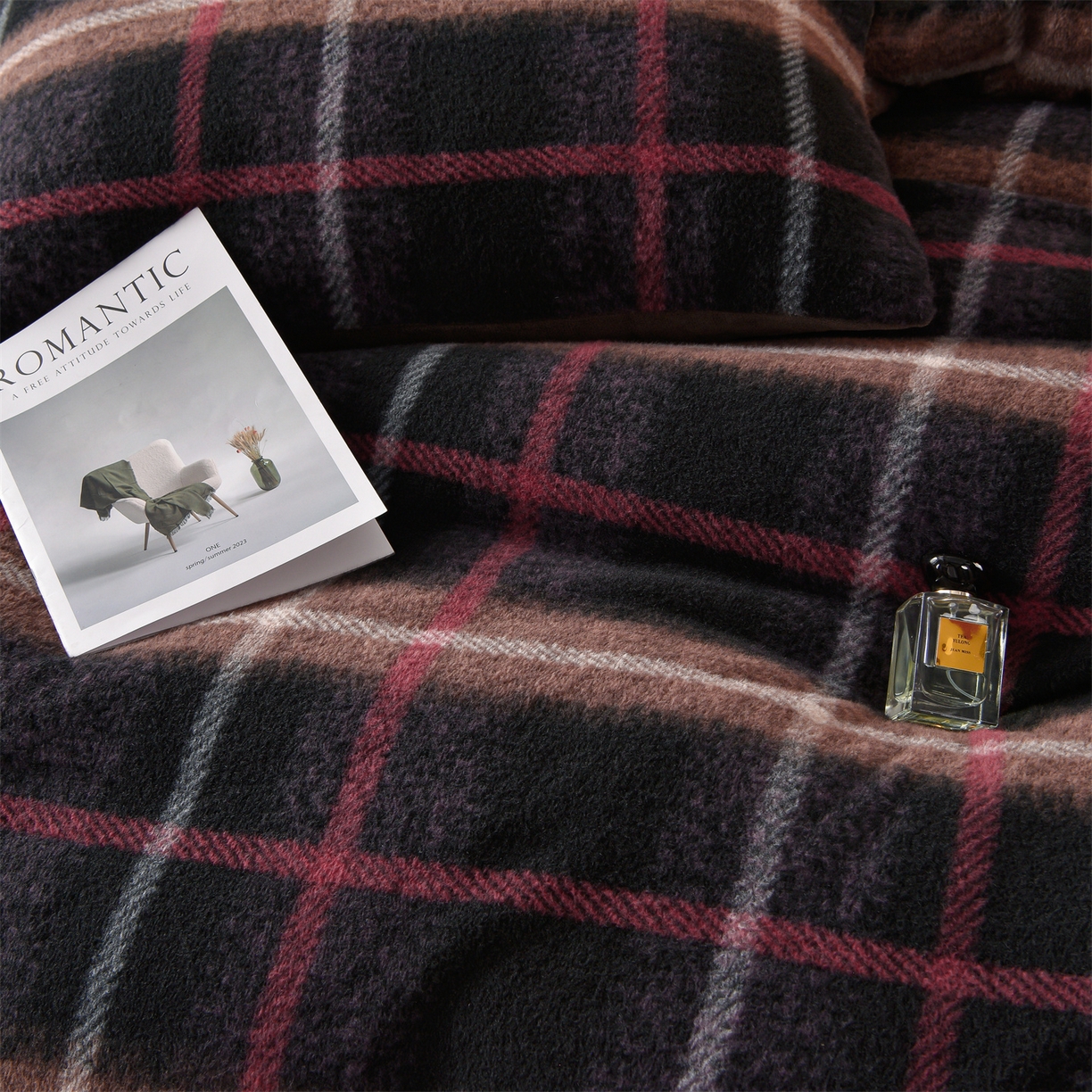 91家纺网 家纺一手货源 找家纺 金鹰 2025新款仿羊绒夹棉印花床笠四件套加厚牛奶绒四件套 宝丽-棕