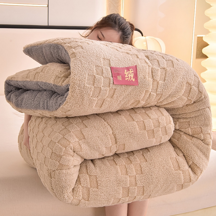 91家纺网 家纺一手货源 找家纺 小叮当家纺仓储工厂店 2025全新塔芙绒冬被加厚牛奶绒羊羔绒被子被芯 暖绒卡其