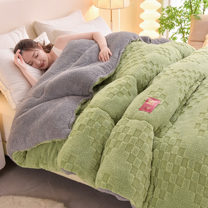 91家纺网 家纺一手货源 找家纺 小叮当家纺仓储工厂店 2025全新塔芙绒冬被加厚牛奶绒羊羔绒被子被芯 暖绒绿