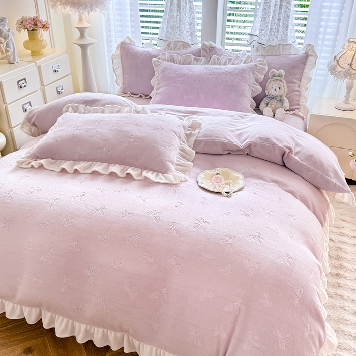 91家纺网 家纺一手货源 找家纺 逸尚阁 2025新款立体雕花牛奶绒花边四件套-蝴蝶结系列 蝴蝶结-梅紫