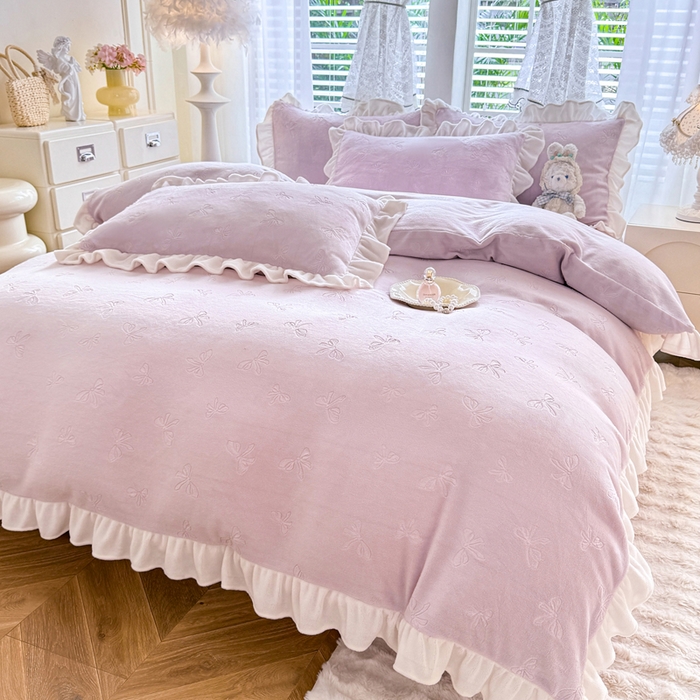 91家纺网 家纺一手货源 找家纺 逸尚阁 2025新款立体雕花牛奶绒花边四件套-蝴蝶结系列 蝴蝶结-梅紫