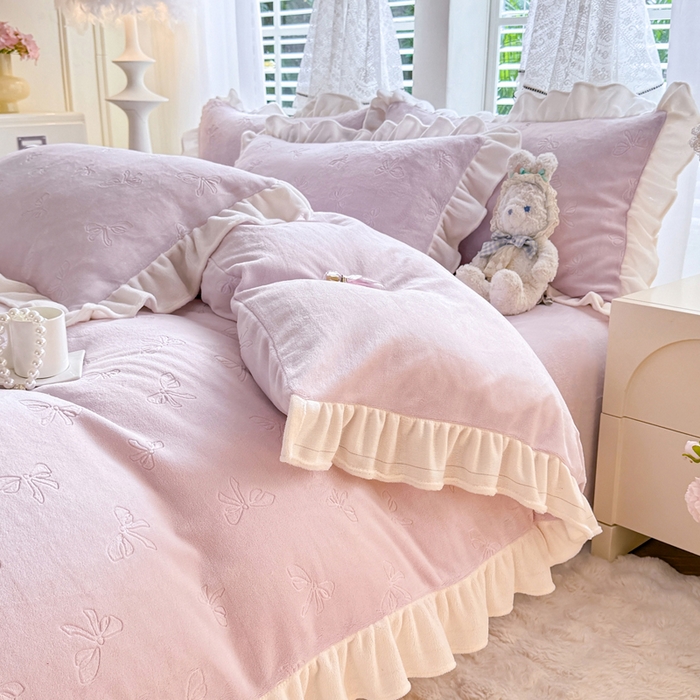 91家纺网 家纺一手货源 找家纺 逸尚阁 2025新款立体雕花牛奶绒花边四件套-蝴蝶结系列 蝴蝶结-梅紫