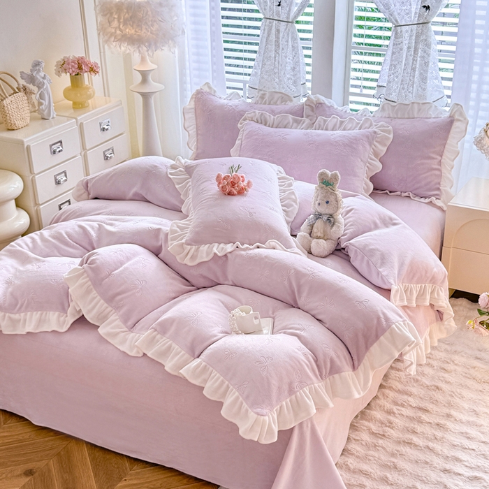 91家纺网 家纺一手货源 找家纺 逸尚阁 2025新款立体雕花牛奶绒花边四件套-蝴蝶结系列 蝴蝶结-梅紫