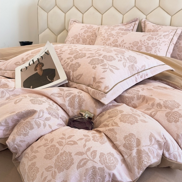 91家纺网 家纺一手货源 找家纺 雲归梦 2025新款纯棉加厚磨毛多规格磨毛四件套 玫瑰之心粉