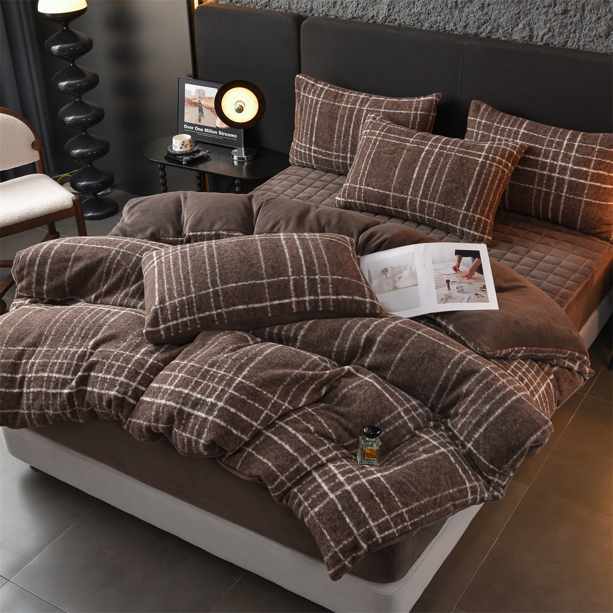 91家纺网 家纺一手货源 找家纺 金鹰 2025新款仿羊绒夹棉印花床笠四件套加厚牛奶绒四件套 米兰-咖